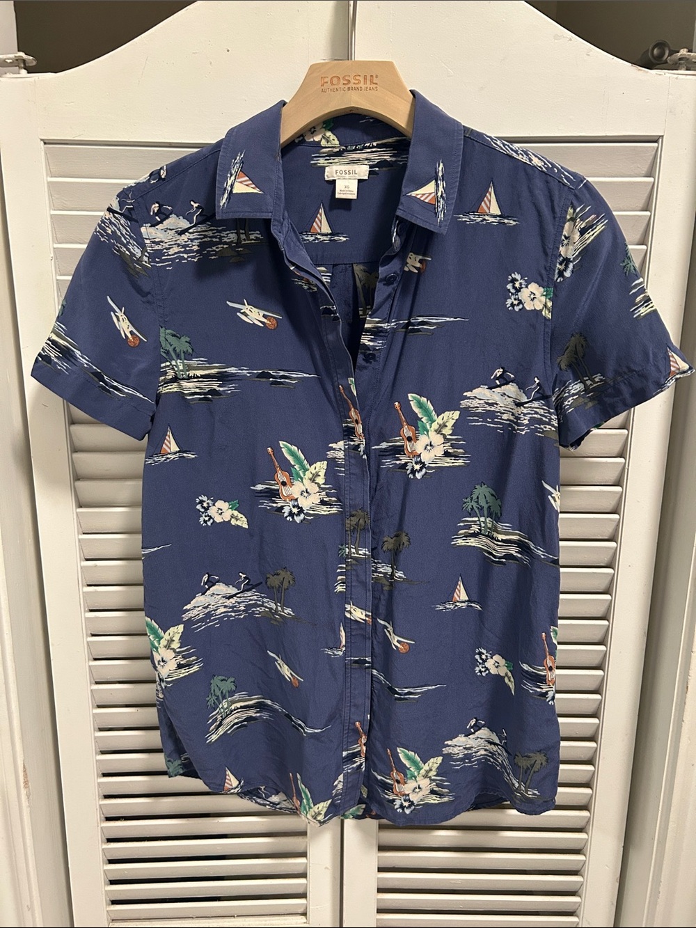 Fossil Women’s Navy Hawaiian Short-Sleeve Button-Up Shirt